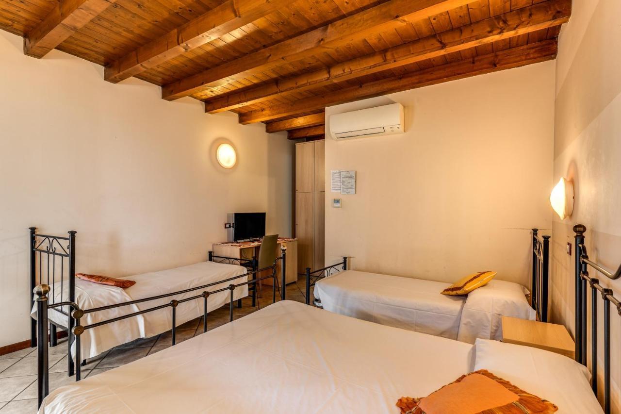 Agriturismo Pozzo Fiorito คาสติญโญเน เดลเล สติเวียเร ภายนอก รูปภาพ