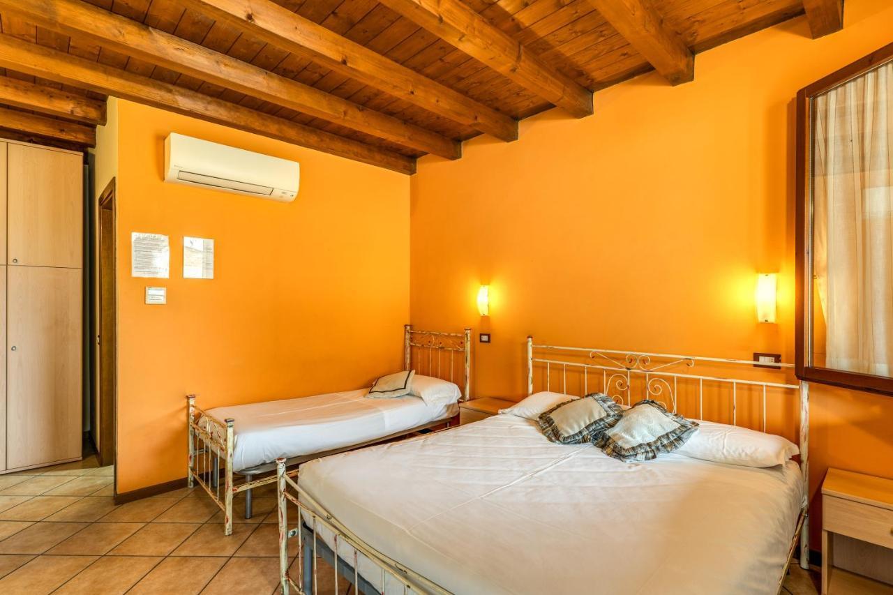 Agriturismo Pozzo Fiorito คาสติญโญเน เดลเล สติเวียเร ภายนอก รูปภาพ