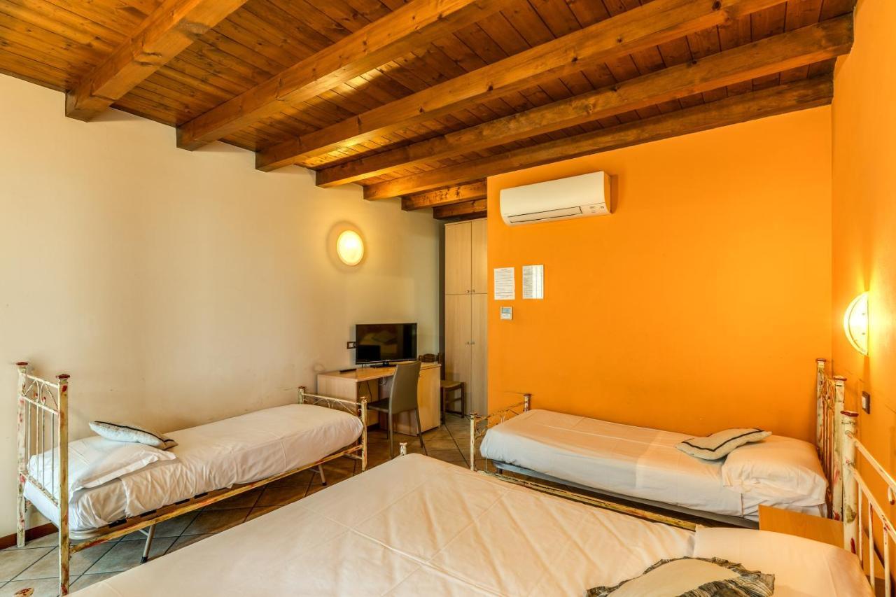 Agriturismo Pozzo Fiorito คาสติญโญเน เดลเล สติเวียเร ภายนอก รูปภาพ
