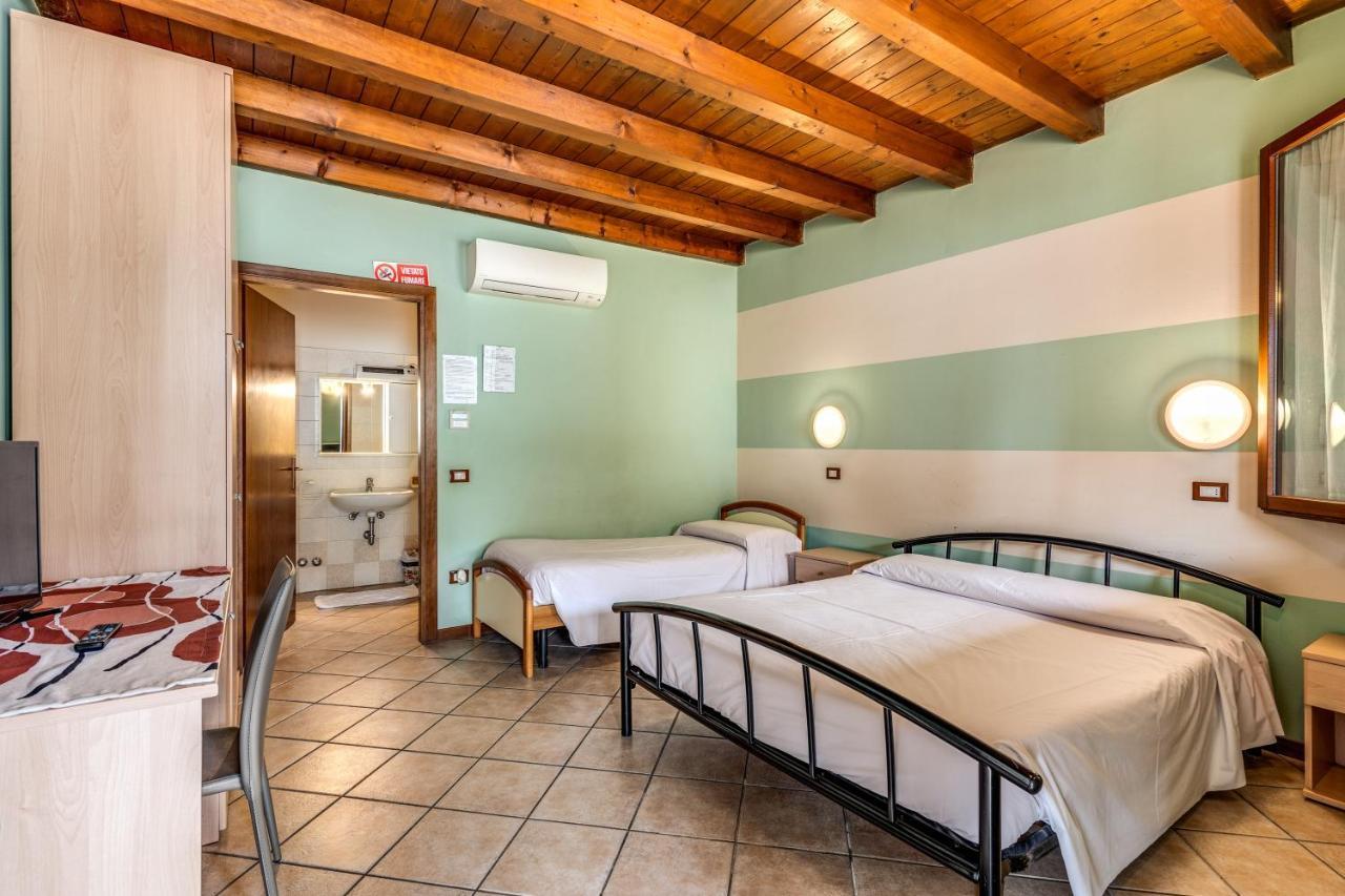 Agriturismo Pozzo Fiorito คาสติญโญเน เดลเล สติเวียเร ภายนอก รูปภาพ