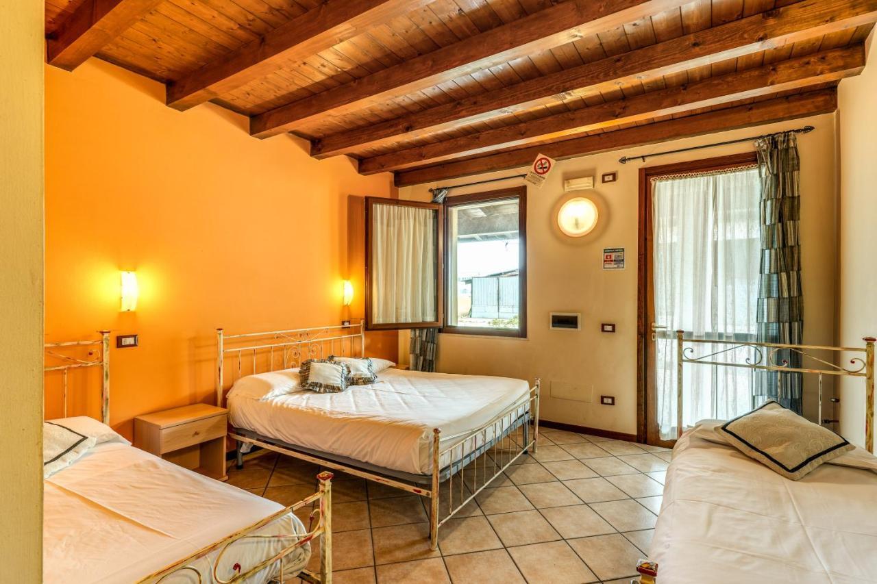 Agriturismo Pozzo Fiorito คาสติญโญเน เดลเล สติเวียเร ภายนอก รูปภาพ