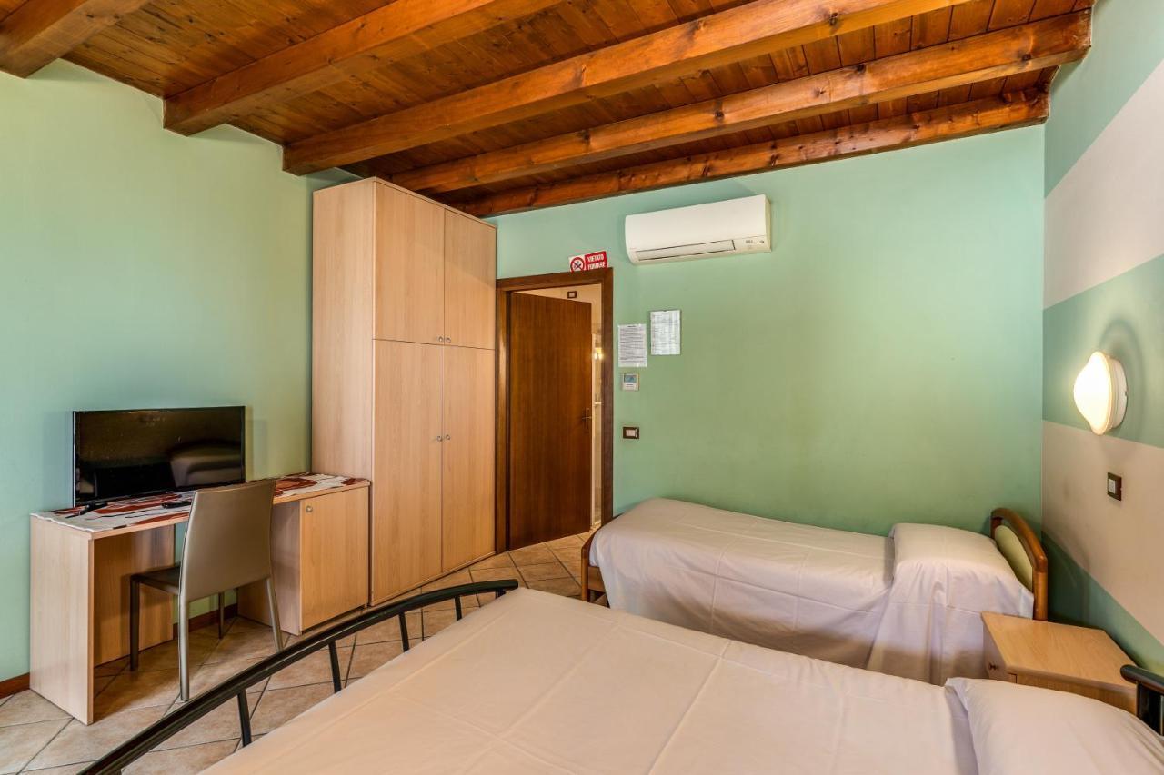 Agriturismo Pozzo Fiorito คาสติญโญเน เดลเล สติเวียเร ภายนอก รูปภาพ