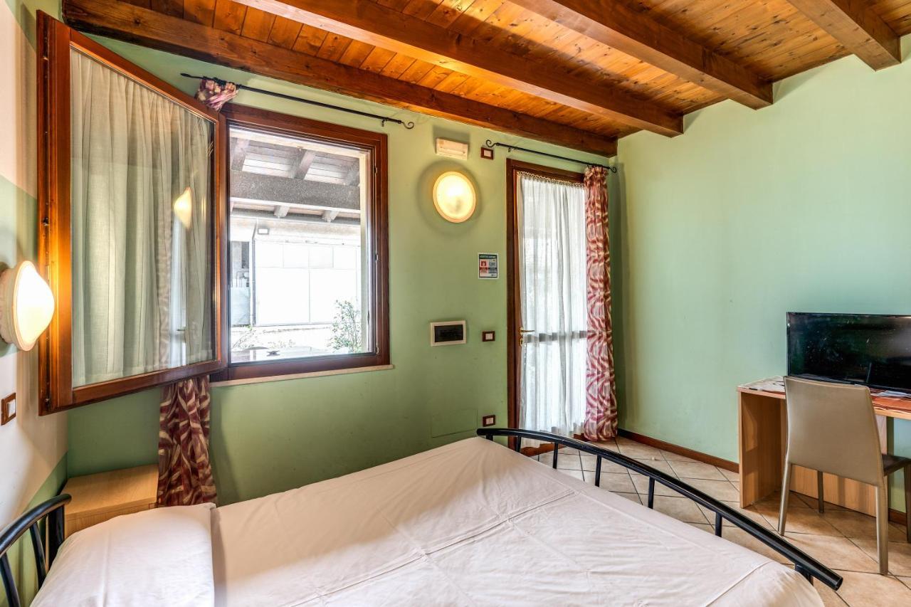 Agriturismo Pozzo Fiorito คาสติญโญเน เดลเล สติเวียเร ภายนอก รูปภาพ