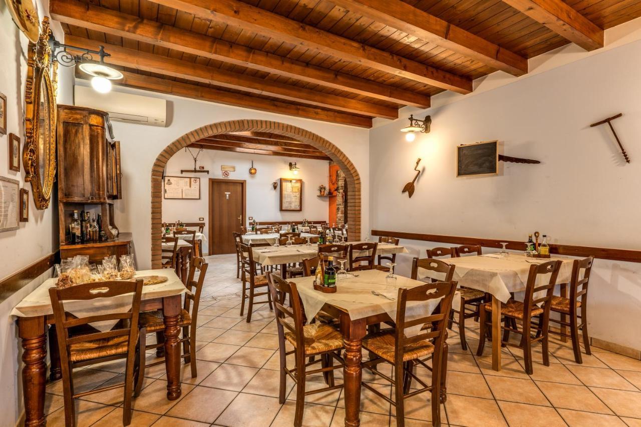 Agriturismo Pozzo Fiorito คาสติญโญเน เดลเล สติเวียเร ภายนอก รูปภาพ