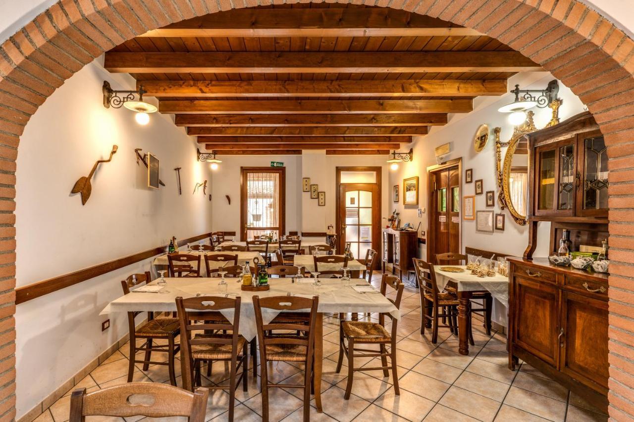 Agriturismo Pozzo Fiorito คาสติญโญเน เดลเล สติเวียเร ภายนอก รูปภาพ