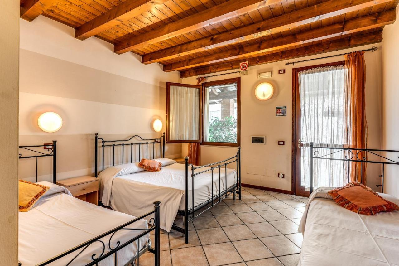 Agriturismo Pozzo Fiorito คาสติญโญเน เดลเล สติเวียเร ภายนอก รูปภาพ