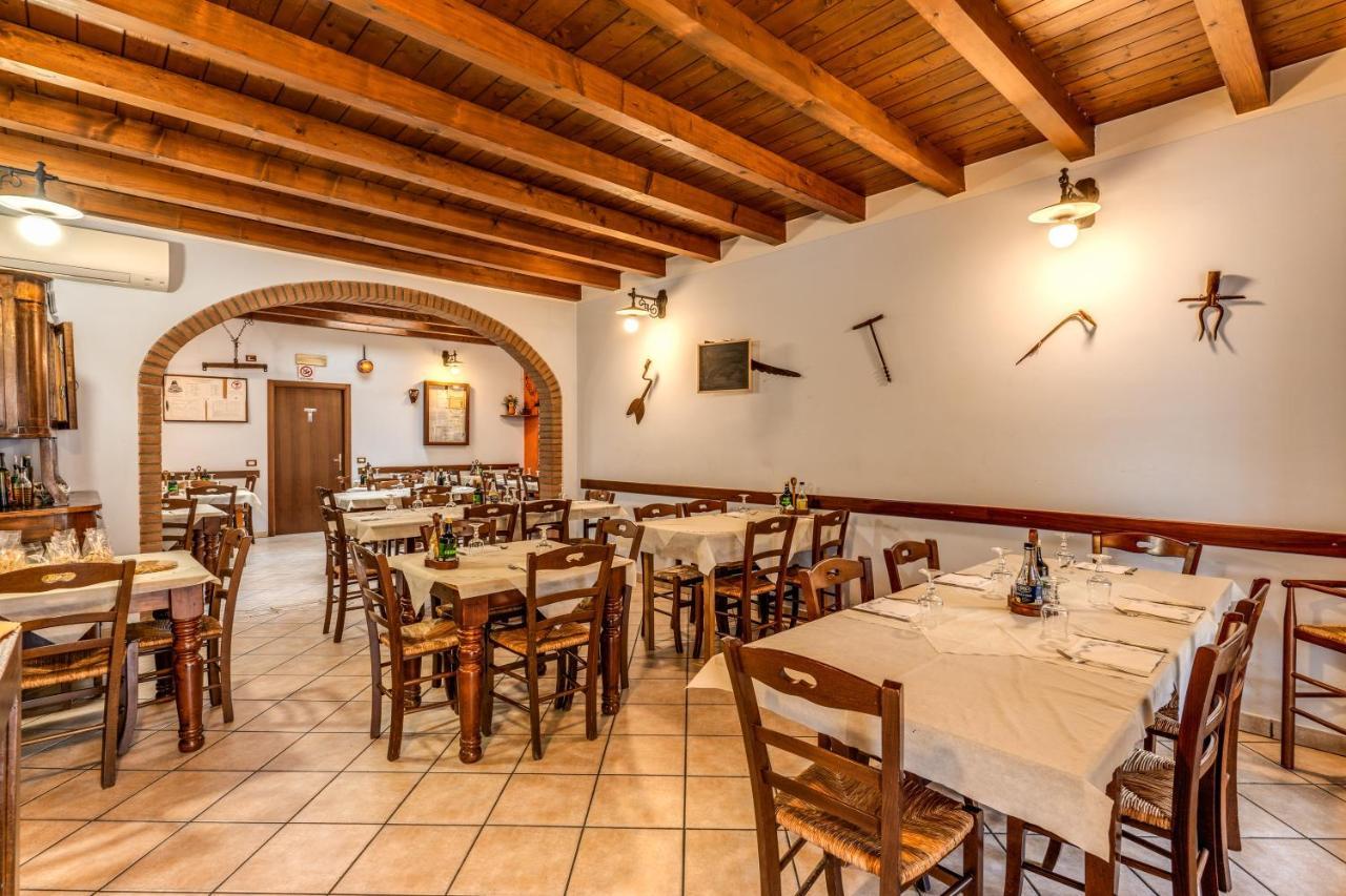 Agriturismo Pozzo Fiorito คาสติญโญเน เดลเล สติเวียเร ภายนอก รูปภาพ