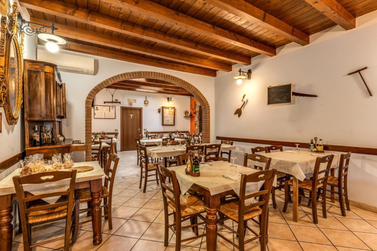 Agriturismo Pozzo Fiorito คาสติญโญเน เดลเล สติเวียเร ภายนอก รูปภาพ