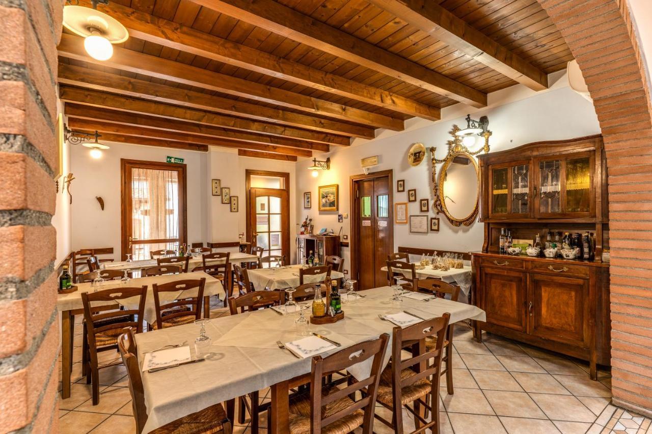 Agriturismo Pozzo Fiorito คาสติญโญเน เดลเล สติเวียเร ภายนอก รูปภาพ