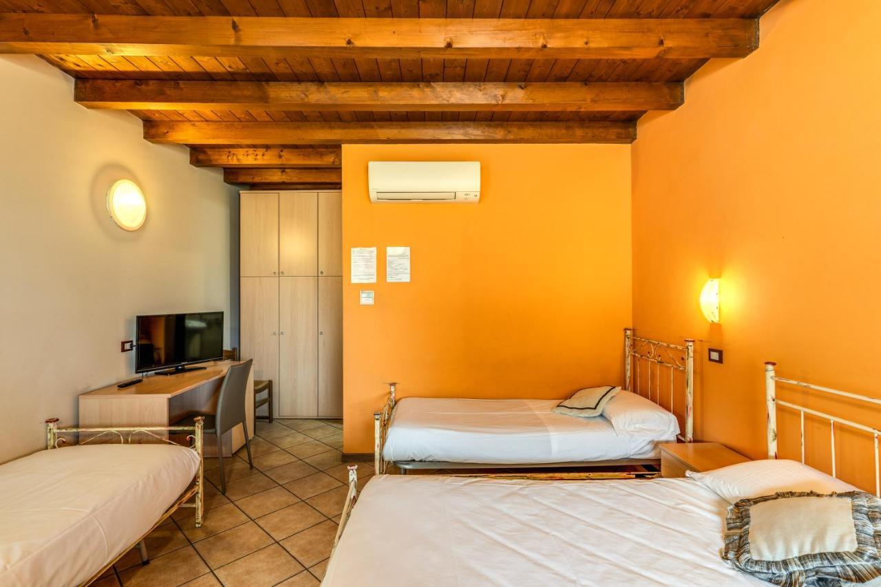Agriturismo Pozzo Fiorito คาสติญโญเน เดลเล สติเวียเร ภายนอก รูปภาพ
