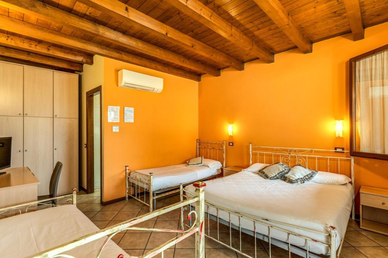 Agriturismo Pozzo Fiorito คาสติญโญเน เดลเล สติเวียเร ภายนอก รูปภาพ