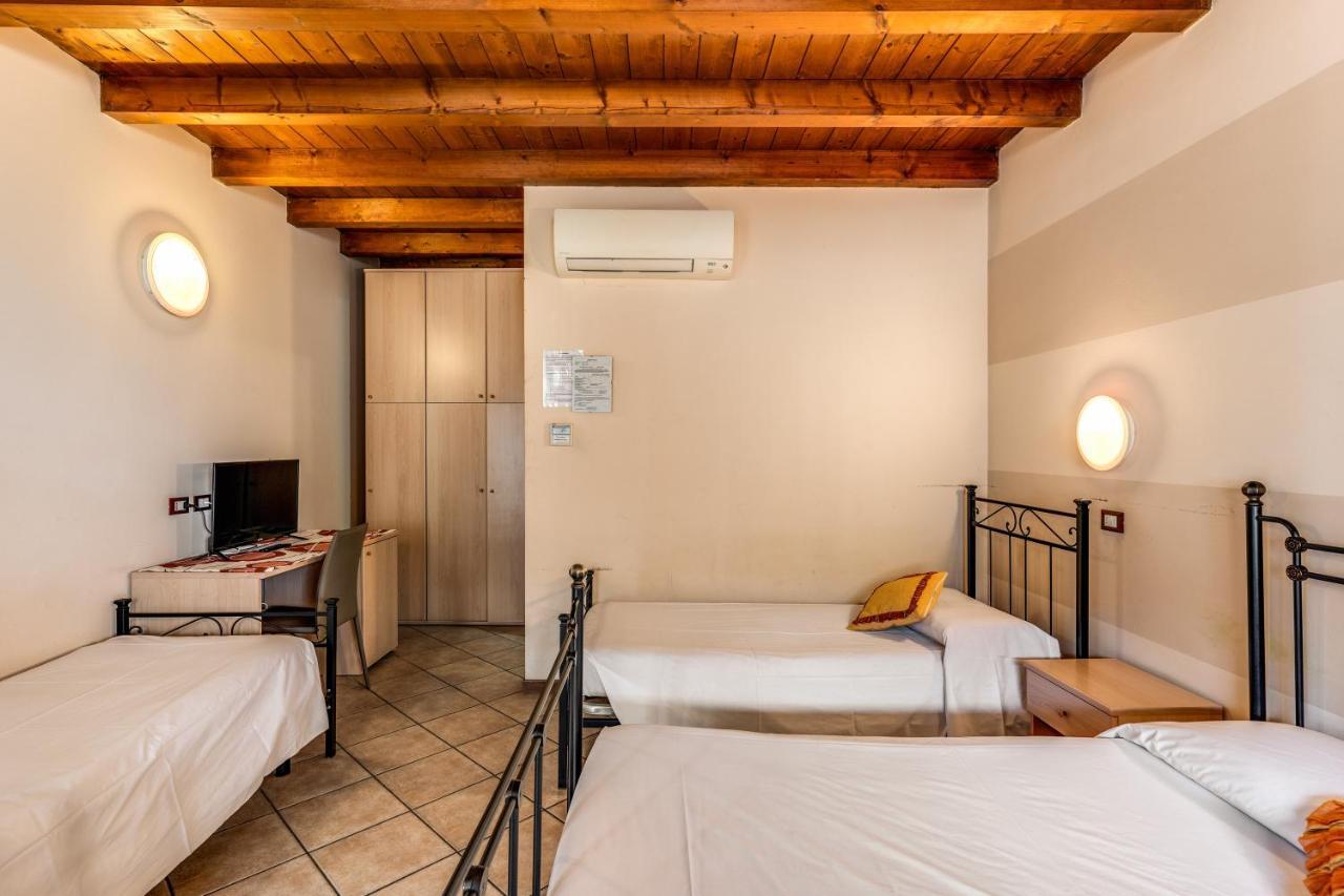 Agriturismo Pozzo Fiorito คาสติญโญเน เดลเล สติเวียเร ภายนอก รูปภาพ