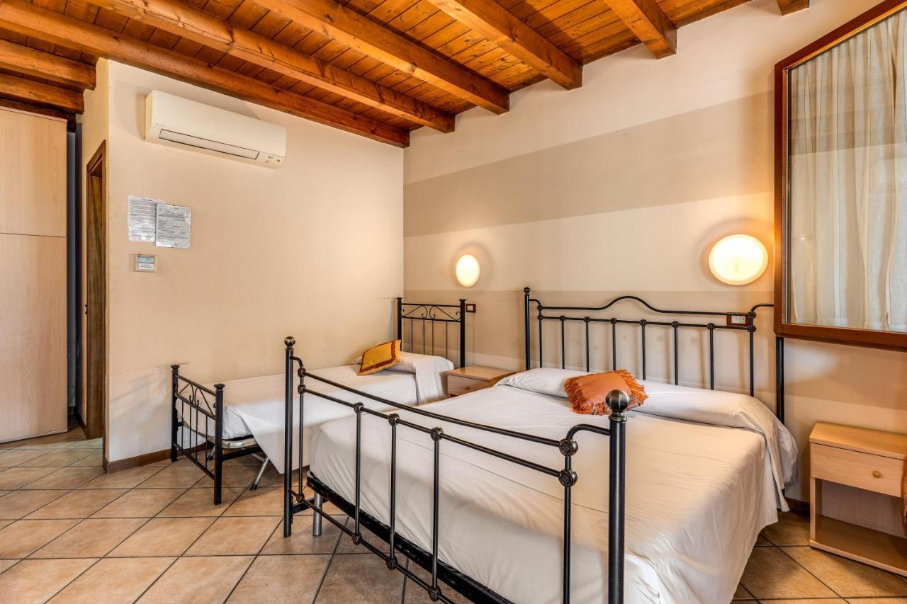 Agriturismo Pozzo Fiorito คาสติญโญเน เดลเล สติเวียเร ภายนอก รูปภาพ