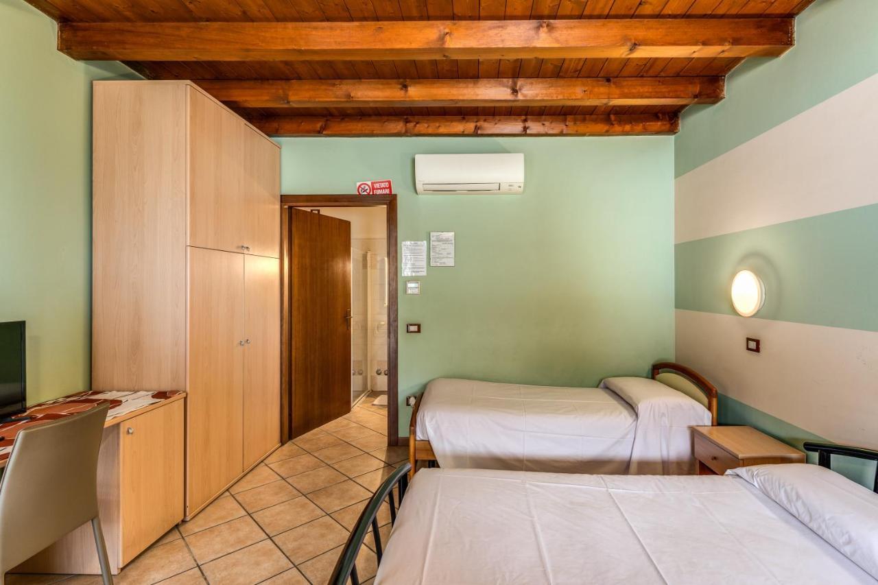 Agriturismo Pozzo Fiorito คาสติญโญเน เดลเล สติเวียเร ภายนอก รูปภาพ