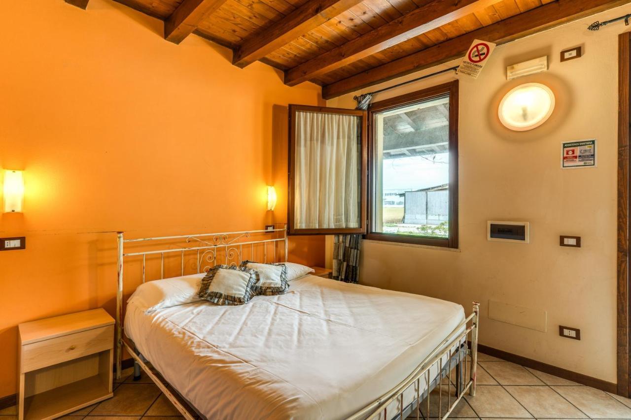 Agriturismo Pozzo Fiorito คาสติญโญเน เดลเล สติเวียเร ภายนอก รูปภาพ